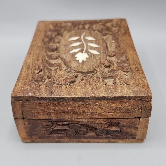Vintage Hinged Lid Wooden Trinket Jewelry Box Ornate Floral Inlay on Top - Picture 3 of 15